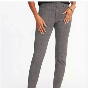 Old Navy | Mid-Rise Pixie Pant in Diamond Pattern
